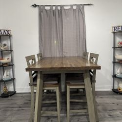 Dining Table W/ 4 Chairs 