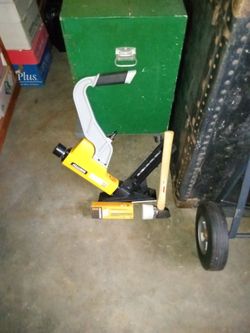 Bostitch 2in 1. Flooring Tool Like New In Box