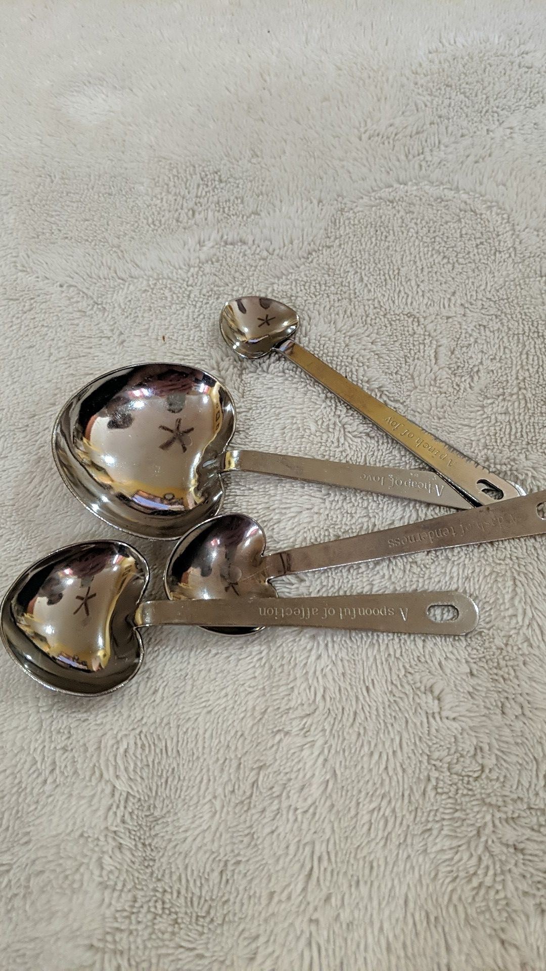 Heart-shaped measuring spoons