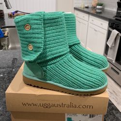 Kids Uggs Youth Size 2