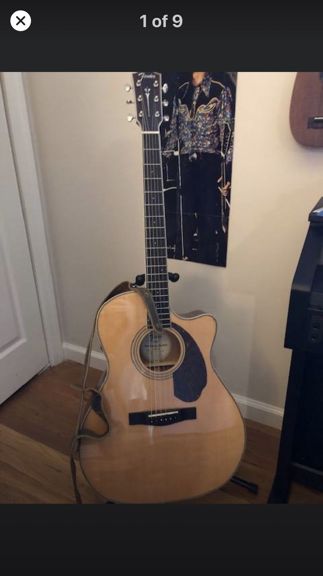 almost new Fender 4CE auditorium acoustic/electric guitar with case