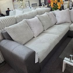 🍀🍀 Sectional!!