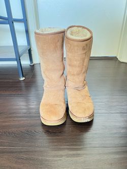 Women’s Uggs Chesnut - Size 8