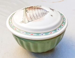 Pfaltzgraff NATUREWOOD covered round dish tea candle