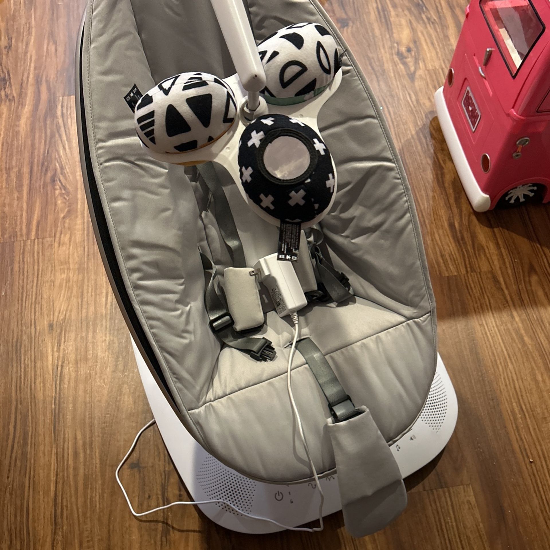 4moms Mamaroo Multi-motion Baby Swing