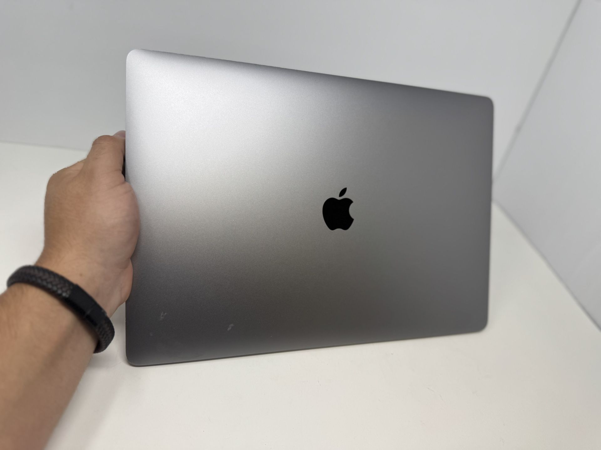 Apple Laptop Mack book Pro