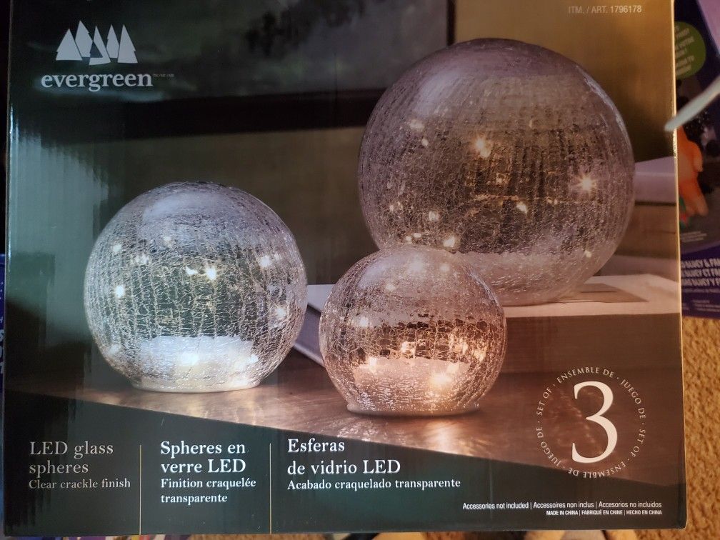Christmas 3 LED Cubes/ Spheres  Lights, Christmas Decor. Brand New.