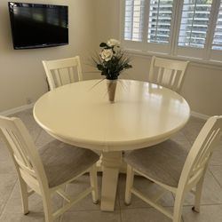 48” Round Dining Table With 4 Chairs - Excellent Condition 