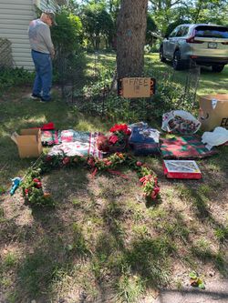 Multiple Christmas items and miscellaneous free