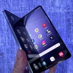 Samsung  Galaxy Z Fold 5 Unlocked 256 Gb Like New 900