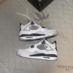 Jordan 4 Military Black Size 9 