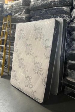 Full size mattress and box spring