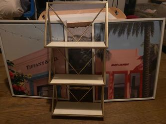 Little shelf with pictures