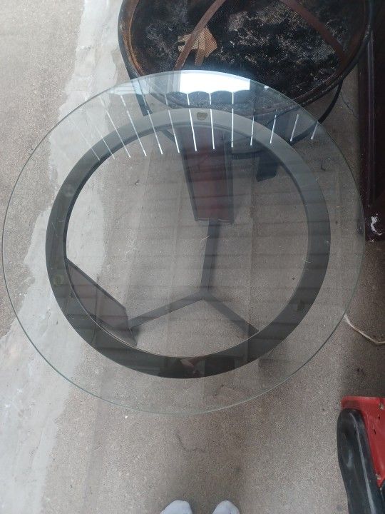  One Glass Round Table