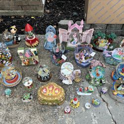 Disney Snow Globe Collection❗️