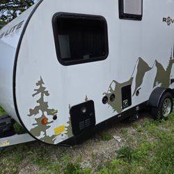 2023 16ft Rove Light Camper