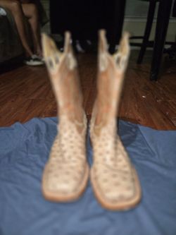 Boy boots