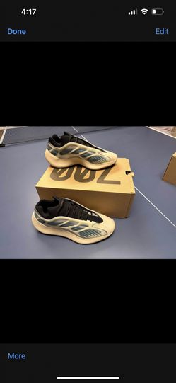Yeezy 700 Size 11 Has A. Couple Scuffs 