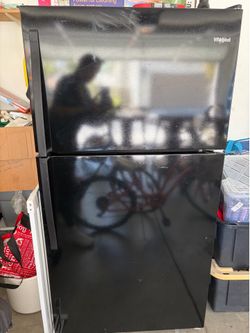Whirlpool Black Fridge 20cu ft