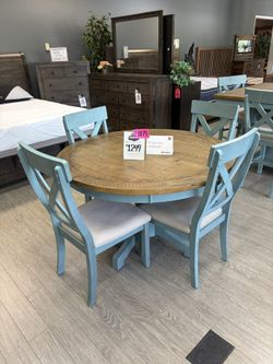 Dining Table & 4 Chairs 