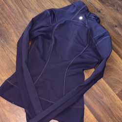 Lululemon size 6