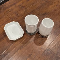Toothbrush Holders And Soap Threshold 