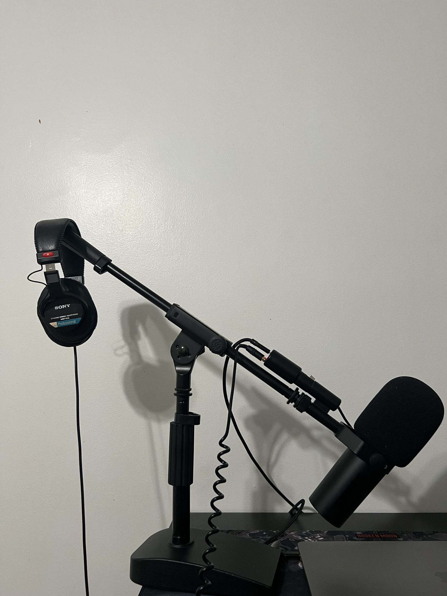 Shure sm7db w/ shure mvx2u interface, shure mic desk stand & sony professional headphones