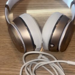 Beats. Solo3. Wireless In Rose Gold    2 Available