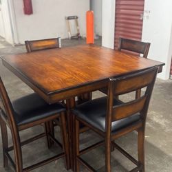 Dinning room table 