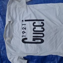 Gucci Tshirt Size Med To Large