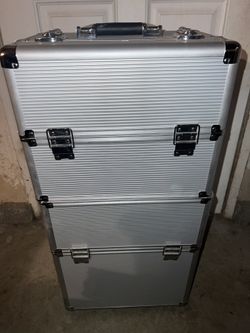 Make up case on wheels