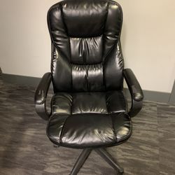 Office Manager Chair $30 Thumbnail