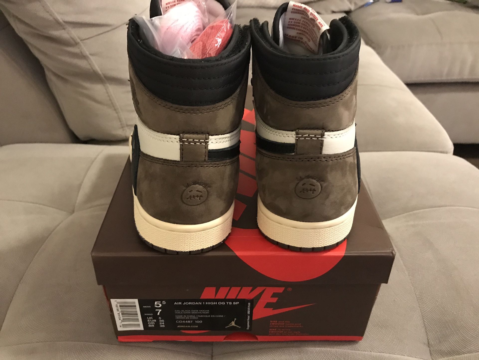 Jordan 1 Travis Scott