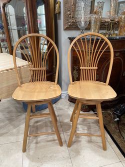 Pair of Vintage Oak Wood Amish Wheat Sheaf Bow Back Swivel Counter Stools🌷