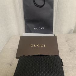 Gucci Black Microguccissima Leather Zip Around Clutch / Travel Organizer