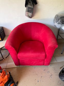 RED SWIVEL CHAIR