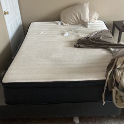 Queen Size mattress Almost New 