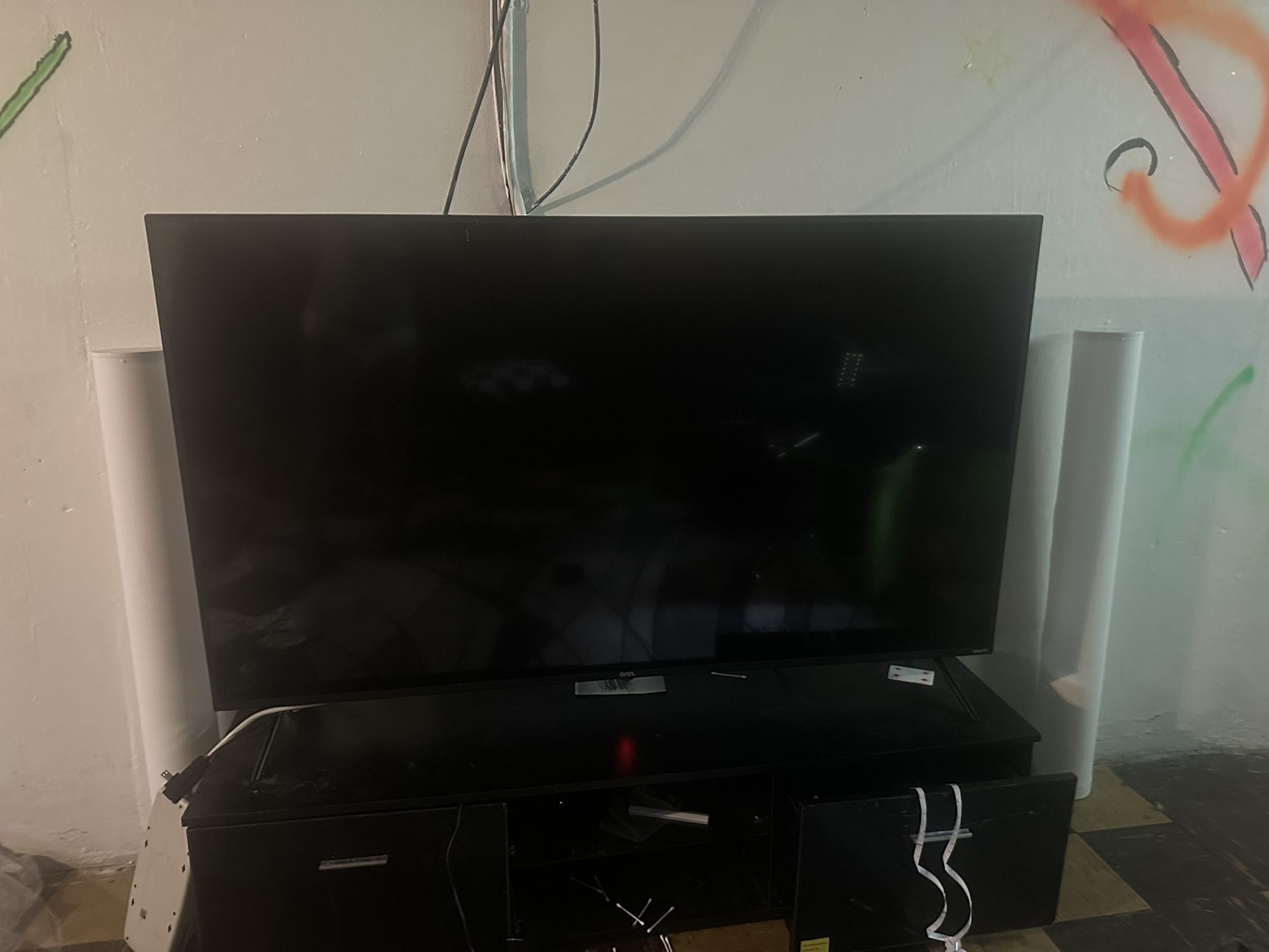 65 Inch Roku Tv(Onn)