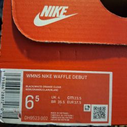 Brand New Nike WMNS Waffle Debut Size 6.5