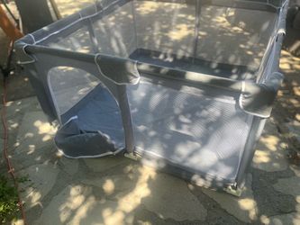 Baby play pen