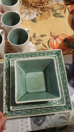 Tahari Home 28 Piece Dinnerware Set