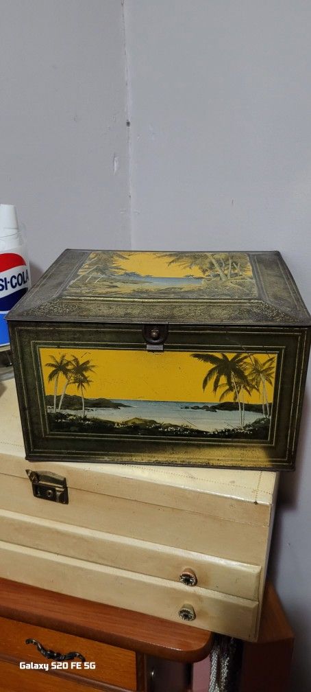 vintage 1920s era tin soap box