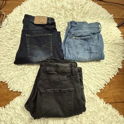 3pcs bundle denim men’s jeans  Rue 21 boot cut  H&M Skinny Coupe moulante Express Straight cut  32x32  In very good condition