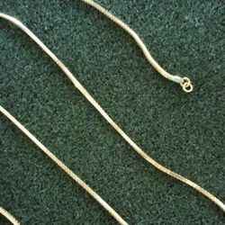 1970 Monet 24" Small Herringbone Necklace. 