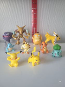 10 Pokemon figures