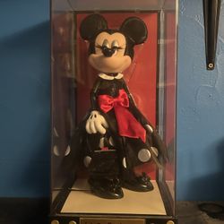 Minnie Mouse limit Edition Doll