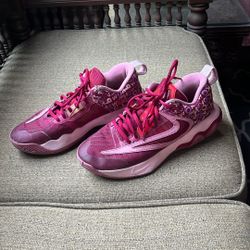 Nike Men’s Basketball Shoes -size 8