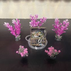 Aquarium / Fish Tank decorations - Treasure Chest Bubbler with plastic plants