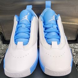 Nike Jordan Max Aura 6 Women's 7 UNC Blue DS Original Box 

Pick up 77095 near Telge/West