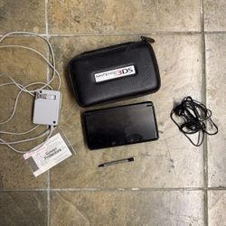 Nintendo 3DS With Case 